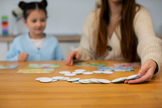 Jak metoda Montessori wspiera rozwój samodzielności u dzieci?